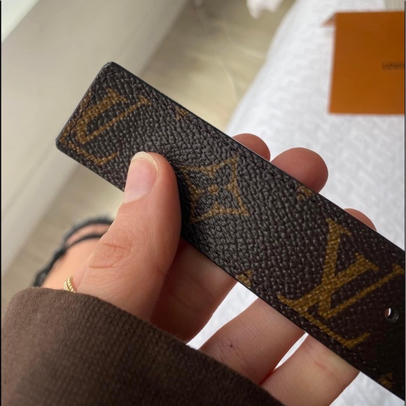 ❌RESERVE❌LV INITIALES 30MM
REVERSIBLE - Picture 9 of 11